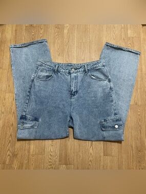 Women's Light Wash Boyfriend Jeans with Cargo Pockets